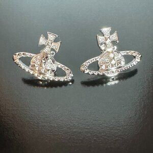 Vivienne Westwood Mayfair Bas Relief Earrings (Platinum)